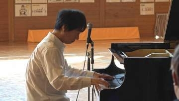 復興への祈りを楽曲に込め ピアニストの松本俊明さん 石川県輪島市でピアノコンサートで8曲披露