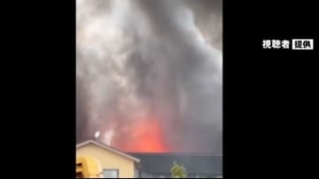 【続報】立ち上る黒煙と炎 のと里山海道近くの住宅地 石川県かほく市松浜の鉄工所で火事