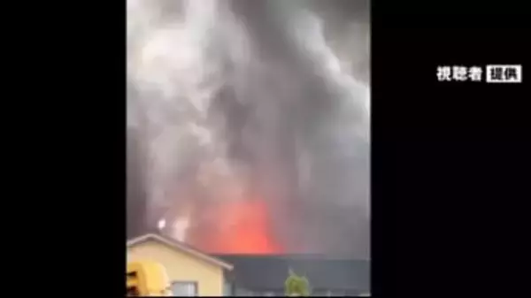 【続報】立ち上る黒煙と炎 のと里山海道近くの住宅地 石川県かほく市松浜の鉄工所で火事