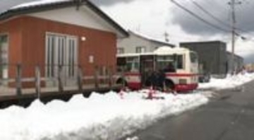 【衆議院選挙】「お年寄り多く、足場も悪いから」雪残る被災地で移動「期日前投票」 石川・輪島市の仮設団地 【選挙の日、そのまえに。】
