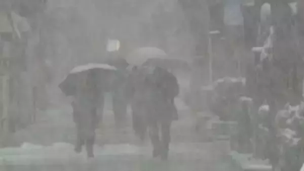 金沢で今季初の積雪 山地では27日朝まで50センチ予想 交通障害に注意・警戒