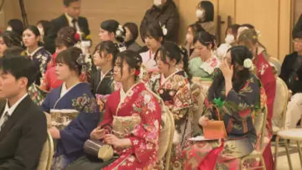 成人の日に金沢市内で「二十歳の集い」 晴れやかな姿で友人との再会懐かしむ