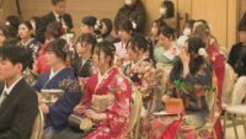 成人の日に金沢市内で「二十歳の集い」 晴れやかな姿で友人との再会懐かしむ