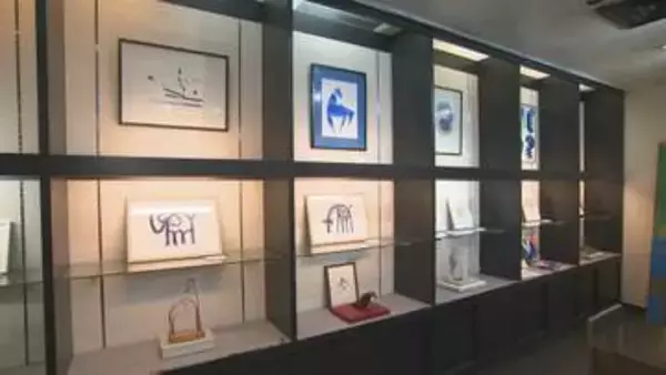 「足の裏に絵の具をつけて描くことも」一筆書きアーティスト大森慶宣さんが初の個展