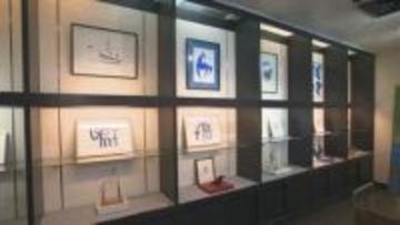 「足の裏に絵の具をつけて描くことも」一筆書きアーティスト大森慶宣さんが初の個展