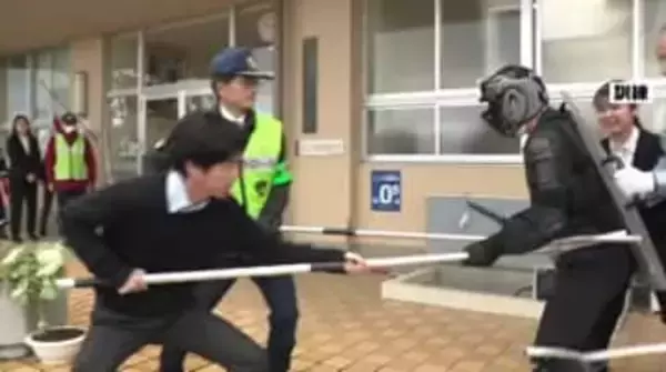 「子どもたちを守れ！」 小学校に不審者侵入を想定 地域一体で対応訓練 石川・金沢市