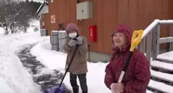孫娘は高校進学 奥能登で一緒に暮らす祖母も春には孫とともにふるさと離れる決断 「ふるさとで最後の雪かき」