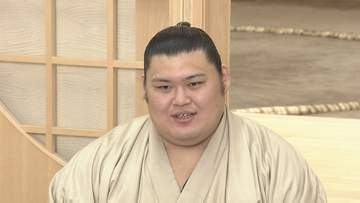 「両足が飛んでいた」横綱・大の里は行司差し違えで早くも3敗目