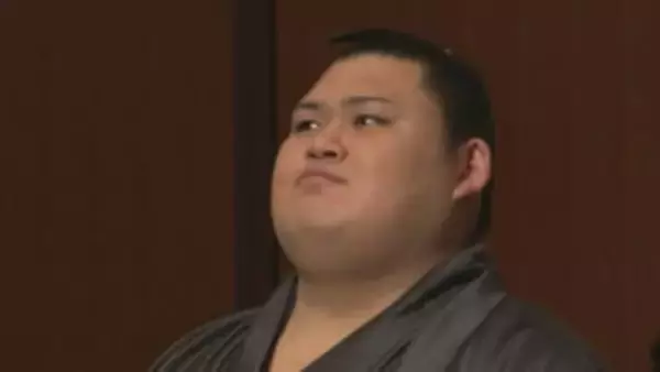 横綱・大の里 一度は土俵際に追い込まれるも寄り切りで2勝目 大相撲初場所2日目