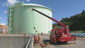 大規模災害時のLPガス漏れ・火災に備える 石油備蓄基地で関係機関による合同訓練
