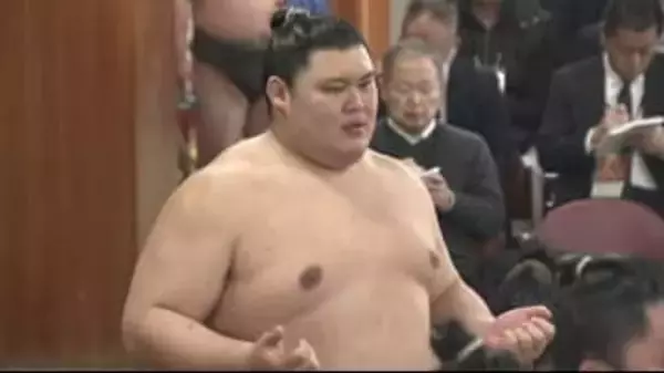 横綱・大の里 きわどい一番で取り直しも 危なげなく、押し倒し3連勝 大相撲初場所３日目