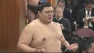 横綱・大の里 きわどい一番で取り直しも 危なげなく、押し倒し3連勝 大相撲初場所３日目
