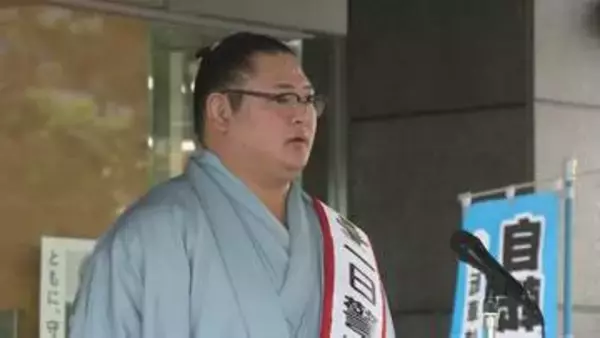欧勝海が津幡警察署の一日警察署長に就任　自転車の安全運転を呼びかけ