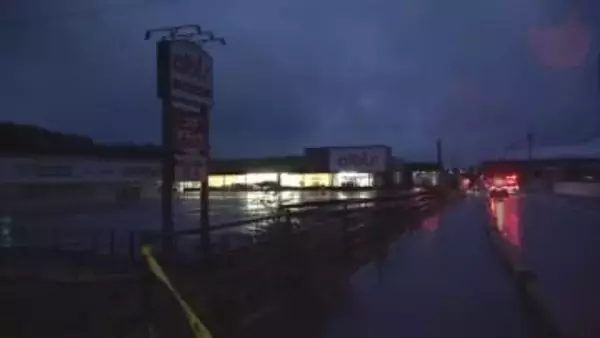 犯人は刃物を持ち現在も逃走中 石川・七尾市の商業施設で60代の男性が腕を切り付けられ全治2か月の大けが