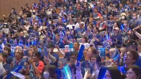 「PFUブルーキャッツ」 ファイナル進出へ大応援団 最終セットにもつれ込む接戦に 惜しくも敗れ、1勝1敗 なるか下剋上、勝てば決勝の大一番は20日 地元石川・かほく市の期待高まる