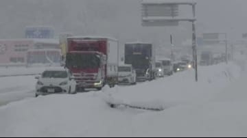 【一夜明け】福井・敦賀で立ち往生「顕著な大雪」22日の深夜 国道8号で一時5㎞の車列 通行止め23日午前5時解除 一夜明け「ノロノロ運転」続く 別区間で再び通行止め