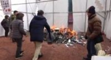 正月飾りや書初めを焚き上げる「左義長 」 一年の感謝を込めて 健康や書の上達も願う