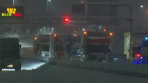 福井・敦賀市の国道８号で立ち往生 大型車が車線を塞ぐ 22日夜から 少なくとも約5kmの車列 身動きとれず