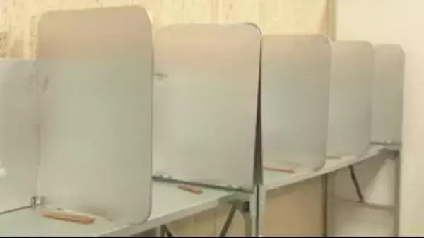 真冬の超短期決戦 「入場券遅れ、掲示板は雪の中？」 衆議院選挙・期日前投票始まる 【選挙の日、そのまえに。】