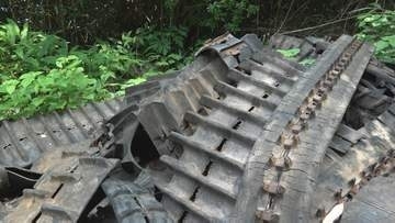 被災地に「大量の走行用ベルト」不法投棄 処分は自腹？「捨てたもん勝ち」と住民憤り