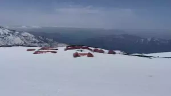 まだまだ雪が残る白山 春山開きに向け準備