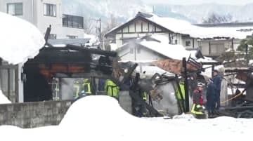 高齢の夫婦と連絡取れず 焼け跡から1人の遺体 6日未明 福井・大野市で住宅全焼 大雪残る中