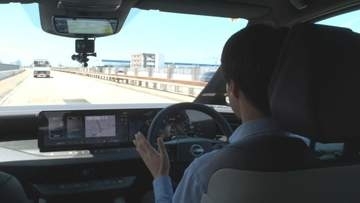 政府が1万台導入を目指す自動運転 金沢の高速道路でレベル2の運転支援システムを体験