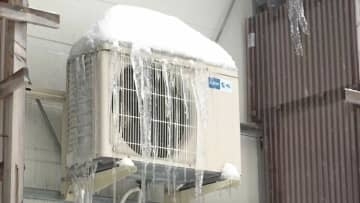 長引く寒波 仮設住宅ではエアコンが凍結 スーパーでは「在庫を多めに」確保して物流面で対策