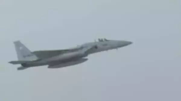 石川・小松基地で飛行初め F15・F35A戦闘機が2026年最初の訓練へ