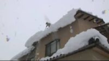 「屋根雪が重く、耐えられない危険」屋根にせり出し、垂れ下がる雪 寒波・大雪相次ぐ石川