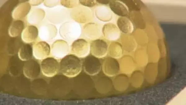 金沢の伝統工芸品が首脳外交の舞台へ　華やかな贈り物「金箔ゴルフボール」