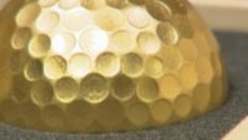 金沢の伝統工芸品が首脳外交の舞台へ　華やかな贈り物「金箔ゴルフボール」