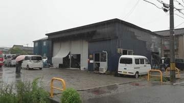 未明の火災・自動車整備工場「一時は窓から火が噴き出す勢い」 消防車20台出動 無人でケガ人なし 石川・金沢市