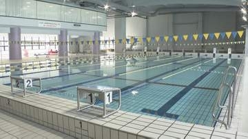 「1日400リットル」の灯油代が重く 市民プールが苦渋の決断 “日中のボイラー停止”で燃料削減へ 臨時休業のプールも