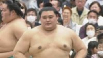 横綱・大の里は同じ2敗の関脇・安青錦に勝ち優勝争いは豊昇龍と並ぶ展開に 大相撲九州場所13日目