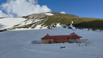 5月に入り3回も降雪…積雪3メートルの白山室堂に情報カメラ設置、ライブ配信開始