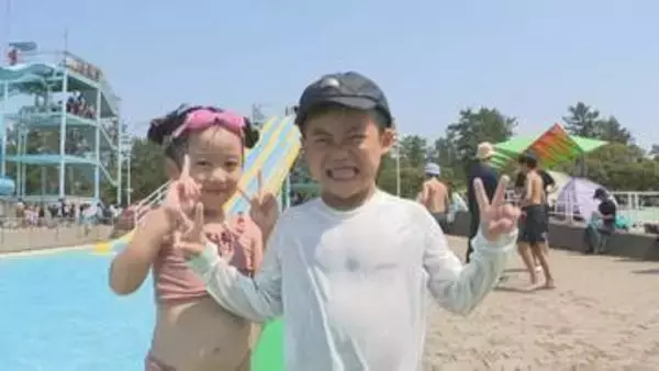 「めっちゃ楽しい」猛暑でプールにぎわう 水しぶきに歓声 梅雨明け前も家族連れら繰り出す