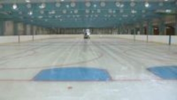 大雨で浸水し営業休止していた石川県内唯一のアイスリンクが7か月半ぶりに20日から再開へ 金沢市