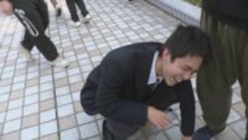 “サクラサク”で喜びの顔あちこちに 金沢大学で合格発表 父親は「これからやぞ頑張れ」とエール