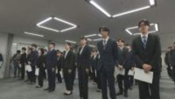 「誠実かつ公正に」新規採用の石川県職員 辞令交付で決意新た 酒井新副知事も 山野知事「石川県の発展のため、ともに」