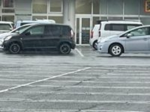 １歳６か月の男の子が車にはねられ死亡　小林市のスーパー駐車場で発生