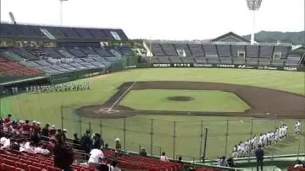 全国屈指の強豪校と宮崎県勢が対戦する招待高校野球大会が宮崎市で開幕