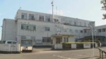 日南市で軽乗用車と普通乗用車が正面衝突　軽乗用車の78歳の男性が死亡