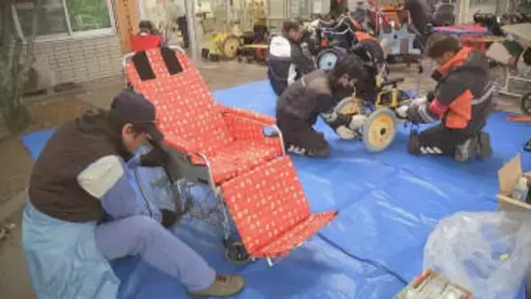 自動車整備のプロがボランティア活動　宮崎県立こども療育センターで車いすを清掃・整備