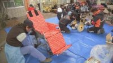 自動車整備のプロがボランティア活動　宮崎県立こども療育センターで車いすを清掃・整備