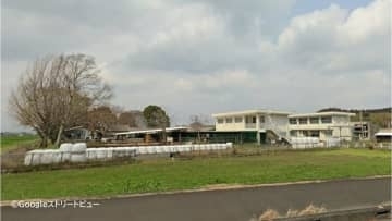 都城農業高校が管理している牛3頭が牛舎から脱走　1頭が道路を走行中の軽自動車と衝突する事故