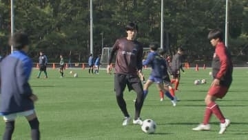 宮崎県出身のプロ選手らが指導　小中学生対象にしたサッカー教室