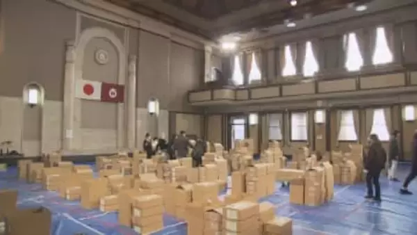 衆院選投票用紙を愛知県内各地へ　県庁で仕分け「雪に備えて早めに対応」