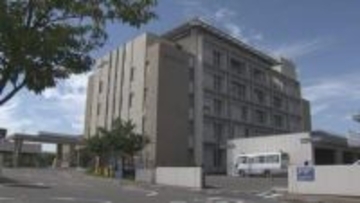 住宅の庭で刺し傷のある女性が死亡…義理の弟ともめているのを夫が目撃、警察が殺人事件として捜査　三重