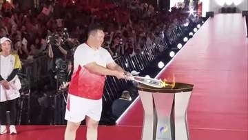 開幕前夜「愛知・名古屋アジア大会」の聖火リレーが最終日　元横綱・白鵬が最終ランナーとして登場